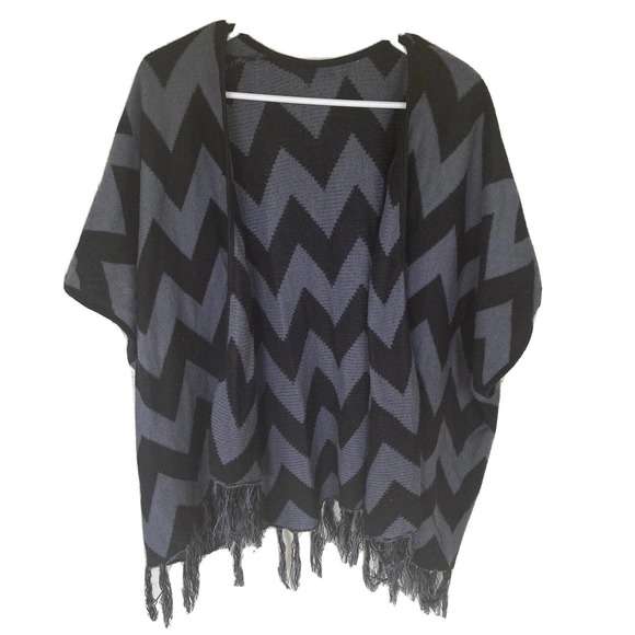 Open Front Cardigan Sweater Womens OS Grey Black Chevron Stripe Knit Fringe Hem - Picture 1 of 6